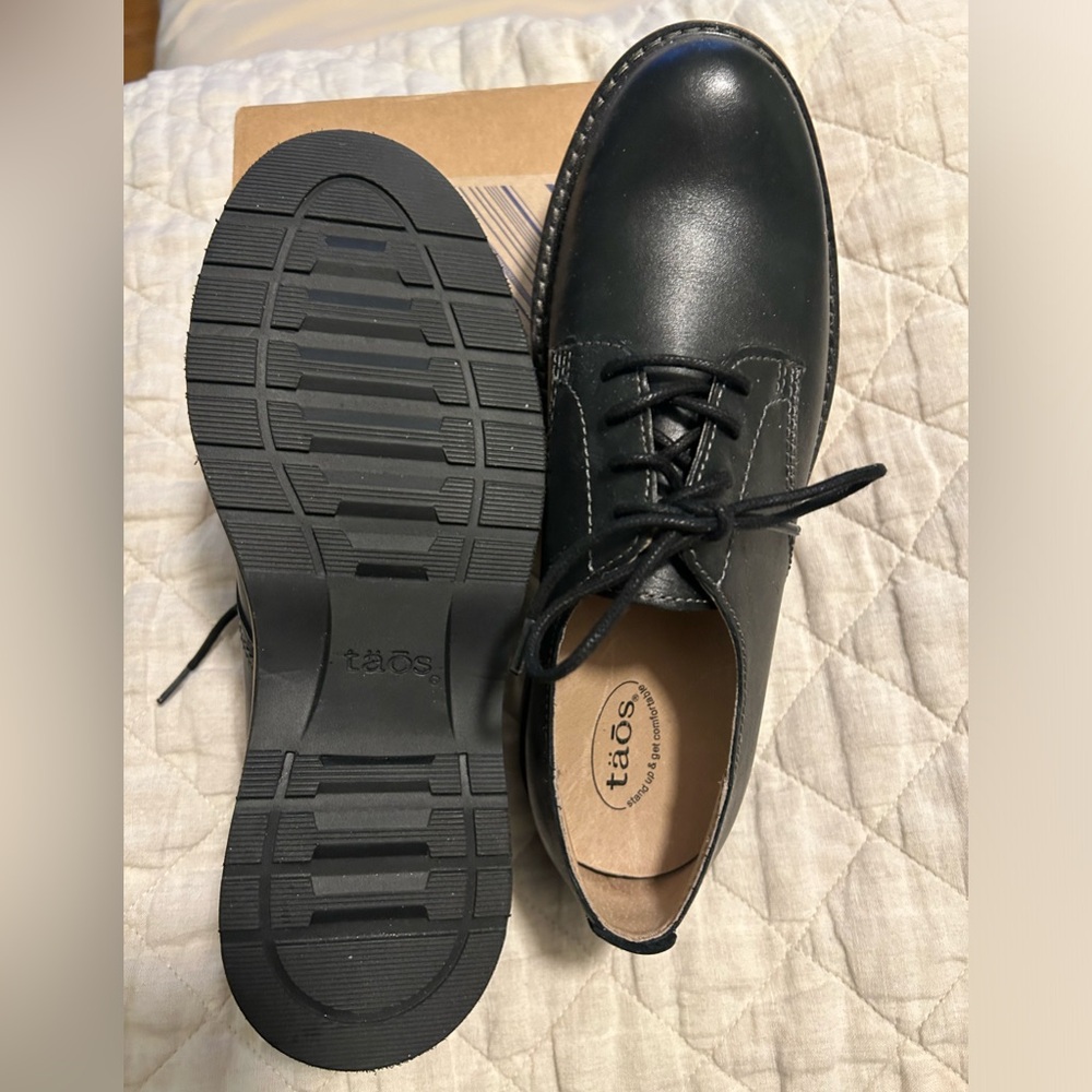 Taos Footwear Women's Work It Black Smooth Leather